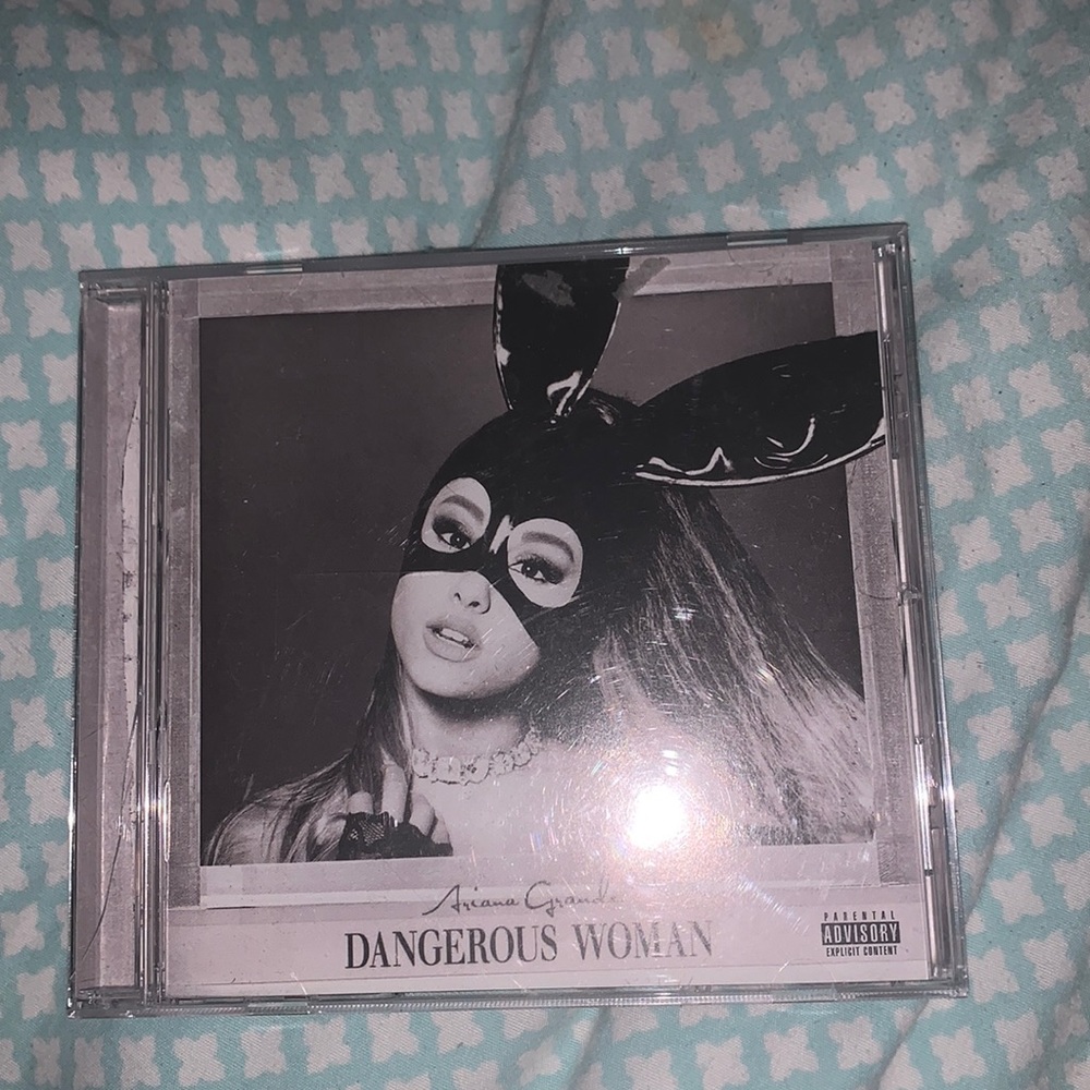 NEVER OPENED ARIANA GRANDE ALBUM
